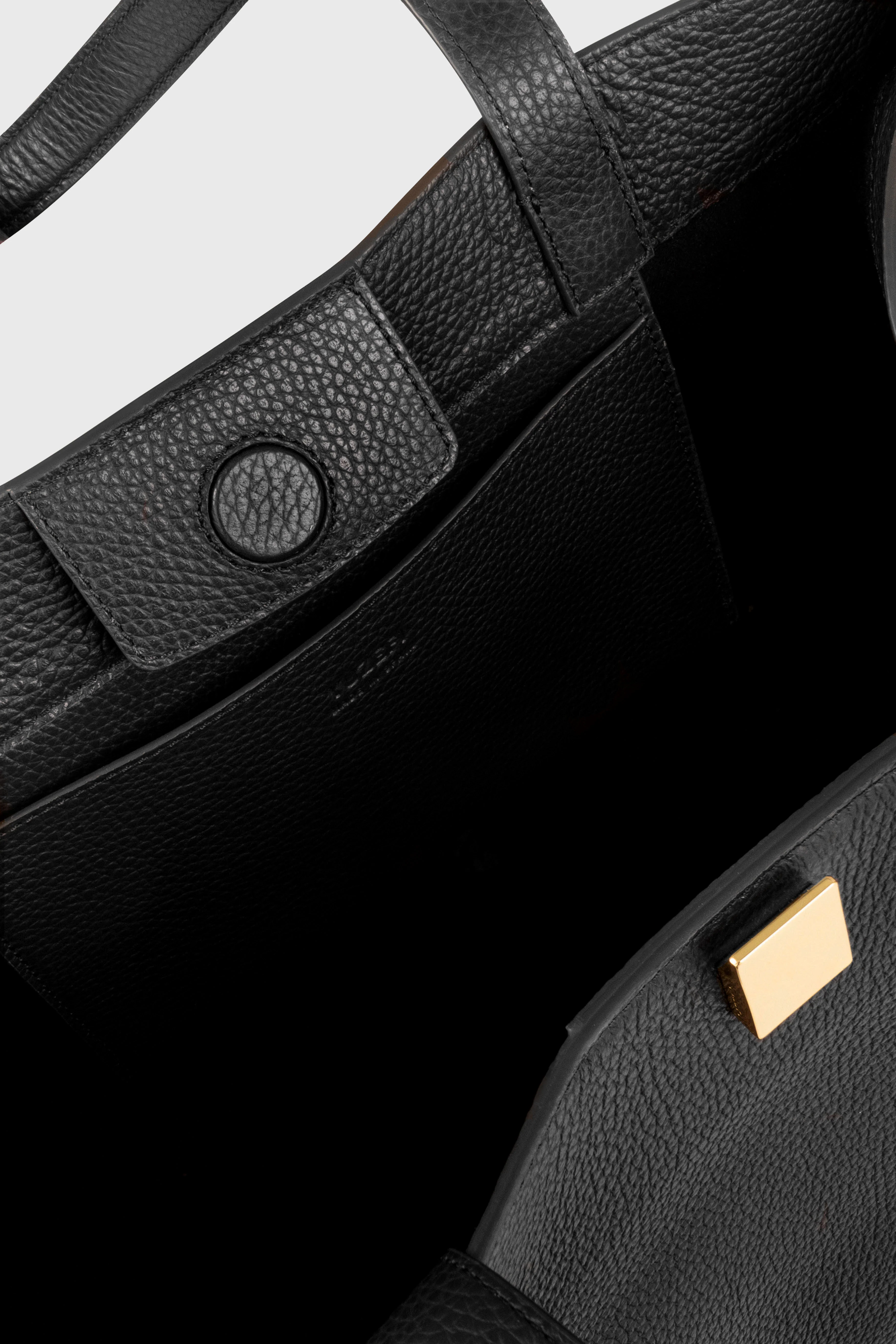 GYOZA TOTE - BLACK PEBBLE GRAINED LEATHER - Image 4