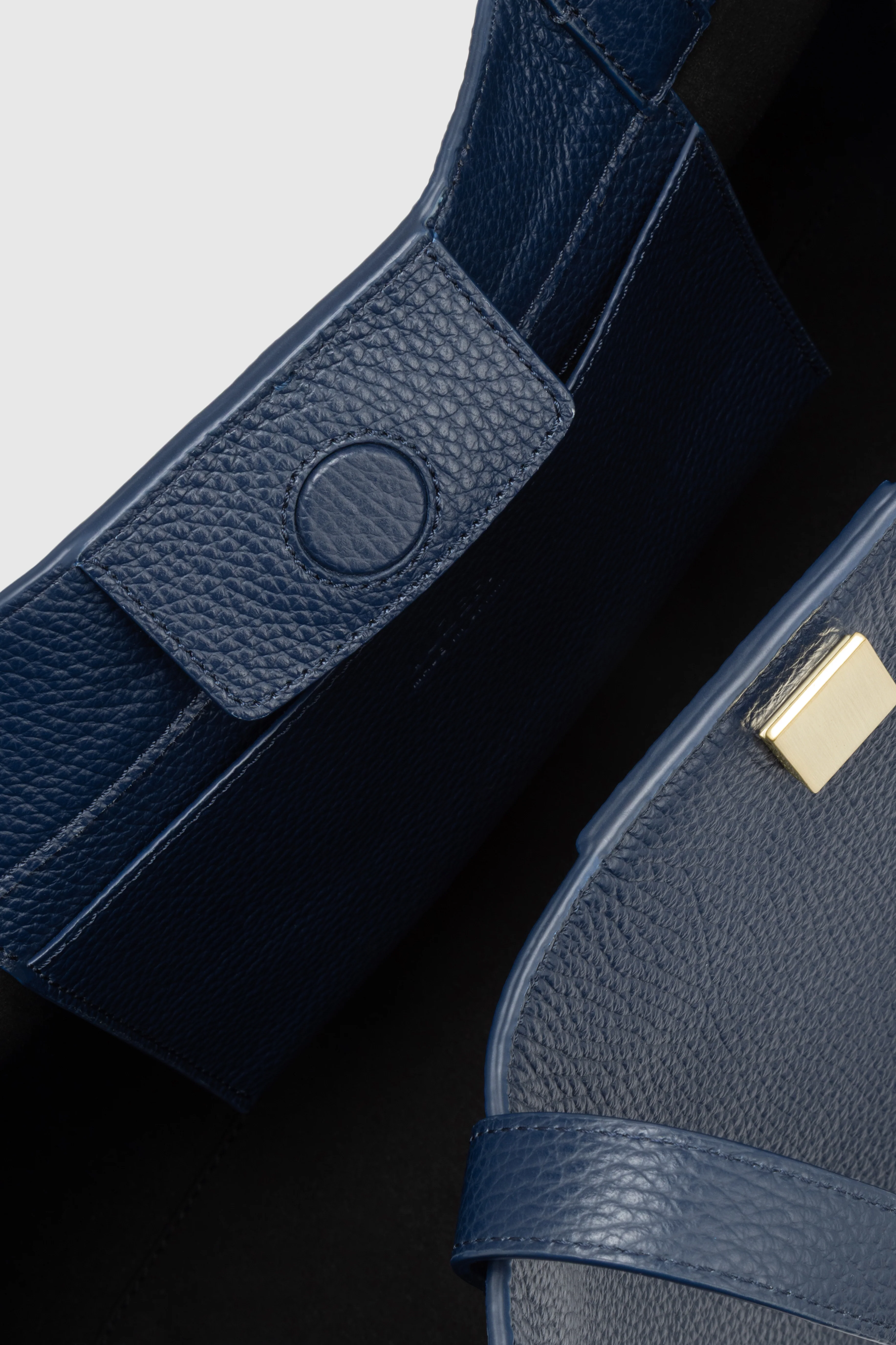 GYOZA TOTE - MIDNIGHT PEBBLE GRAINED LEATHER - Image 4