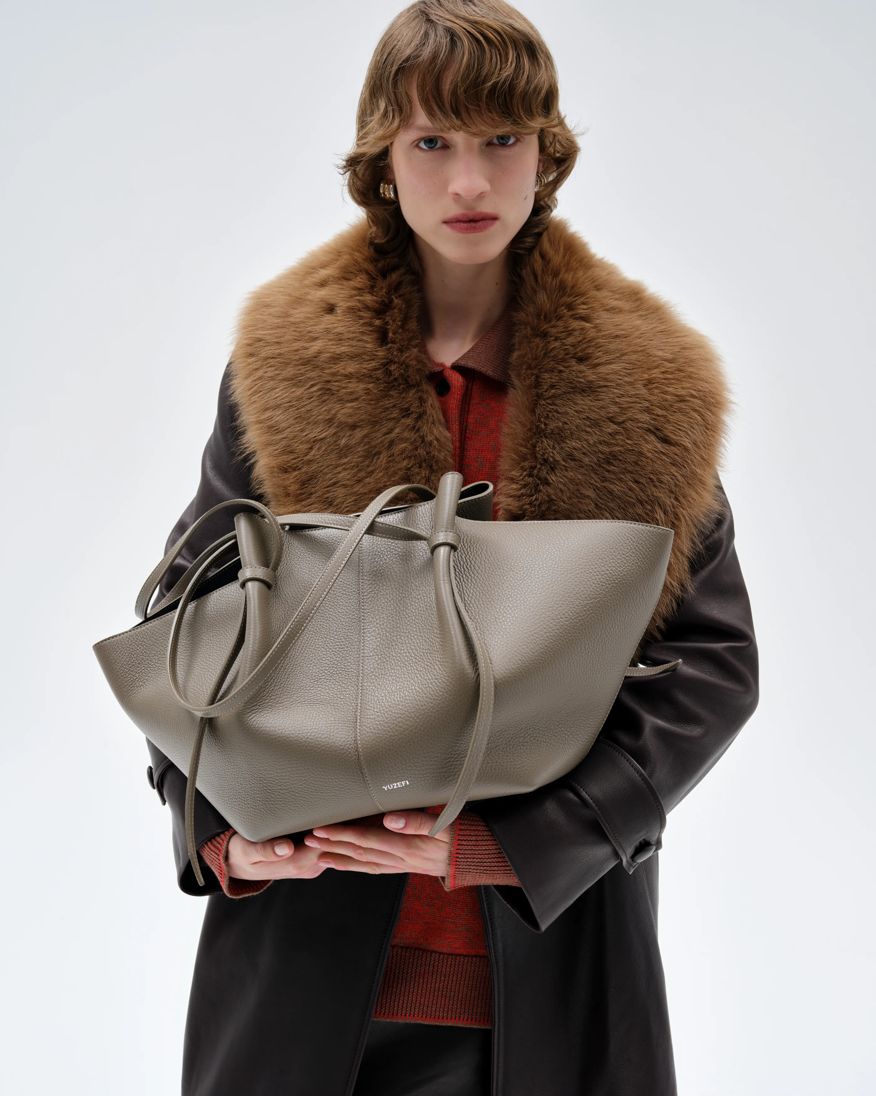 LARGE MOCHI - TAUPE PEBBLE GRAINED LEATHER - Image 3