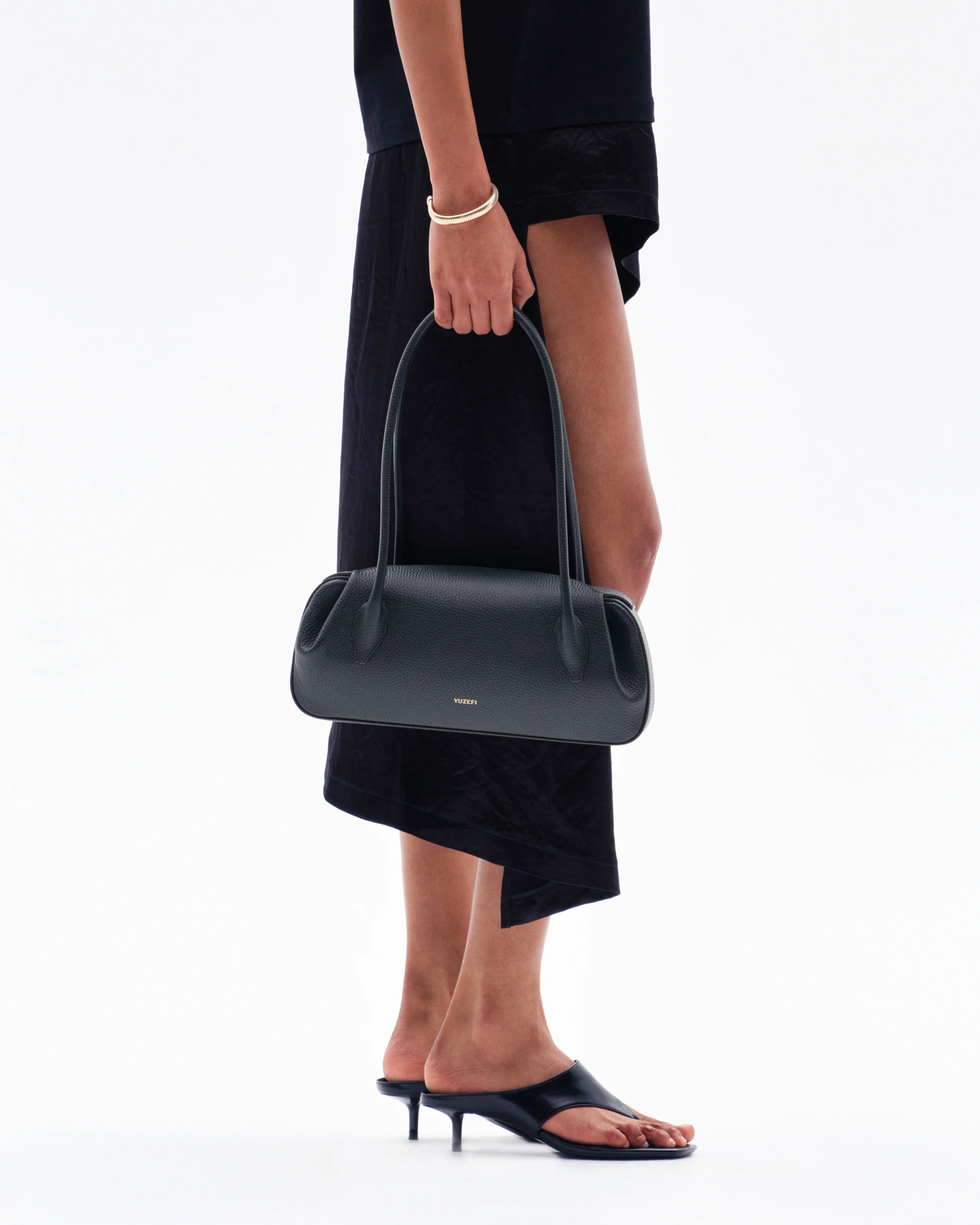OYSTER SHOULDER BAG - BLACK PEBBLE GRAINED LEATHER - Image 3