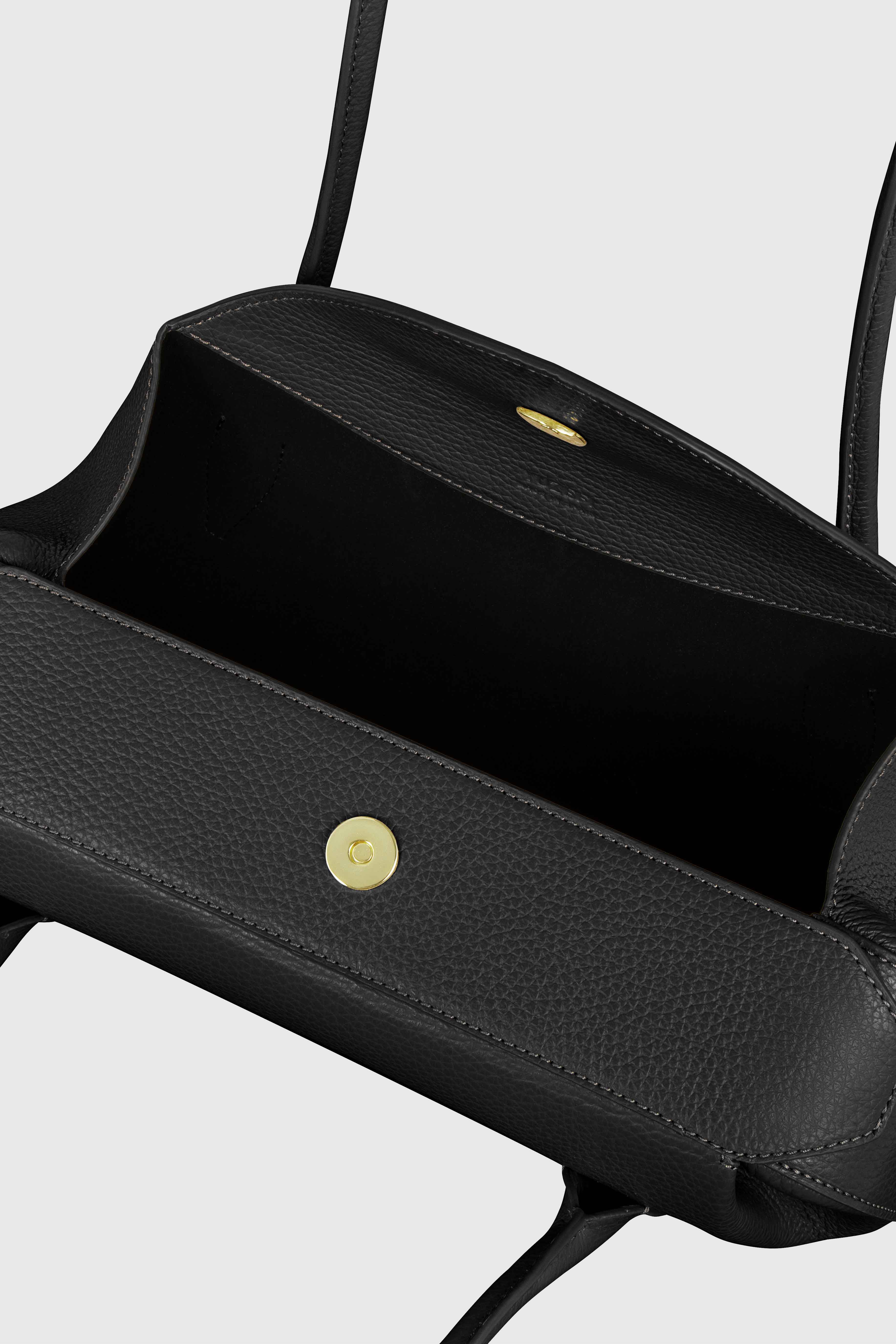 OYSTER SHOULDER BAG - BLACK PEBBLE GRAINED LEATHER - Image 5