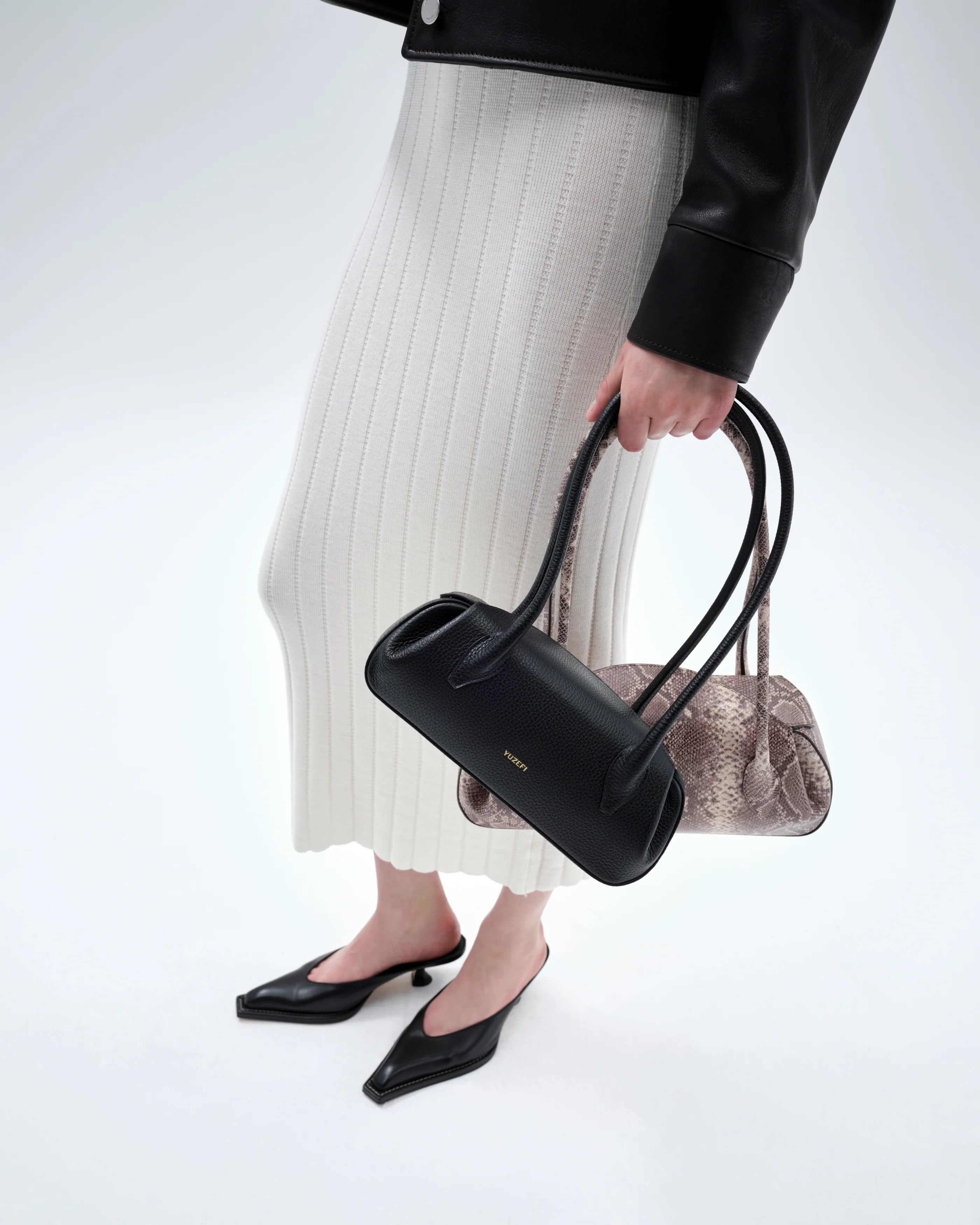 OYSTER SHOULDER BAG - EMBOSSED ASH SNAKE COWHIDE LEATHER - Image 3