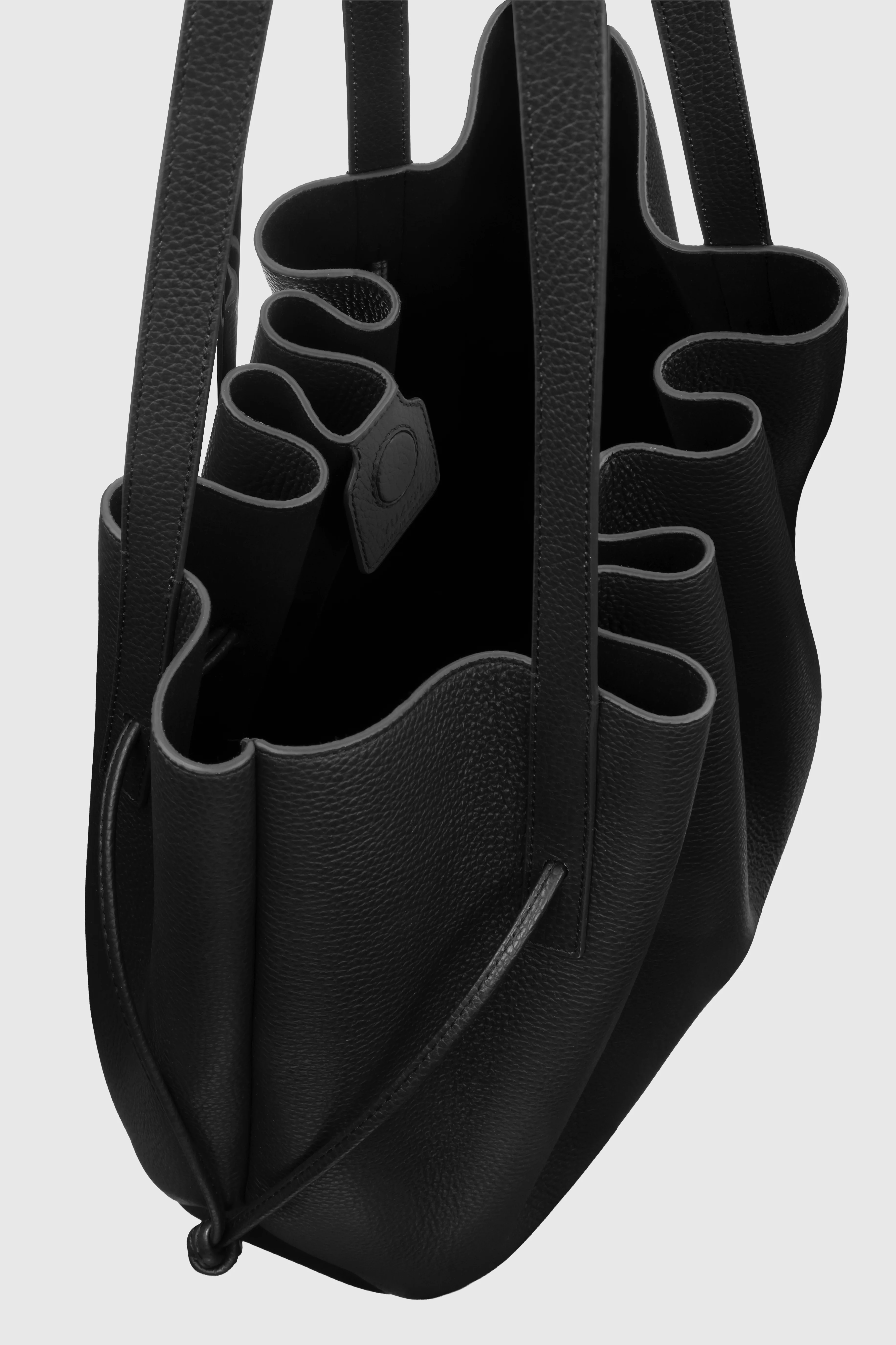 SCALLOP TOTE - BLACK PEBBLE GRAINED LEATHER - Image 3
