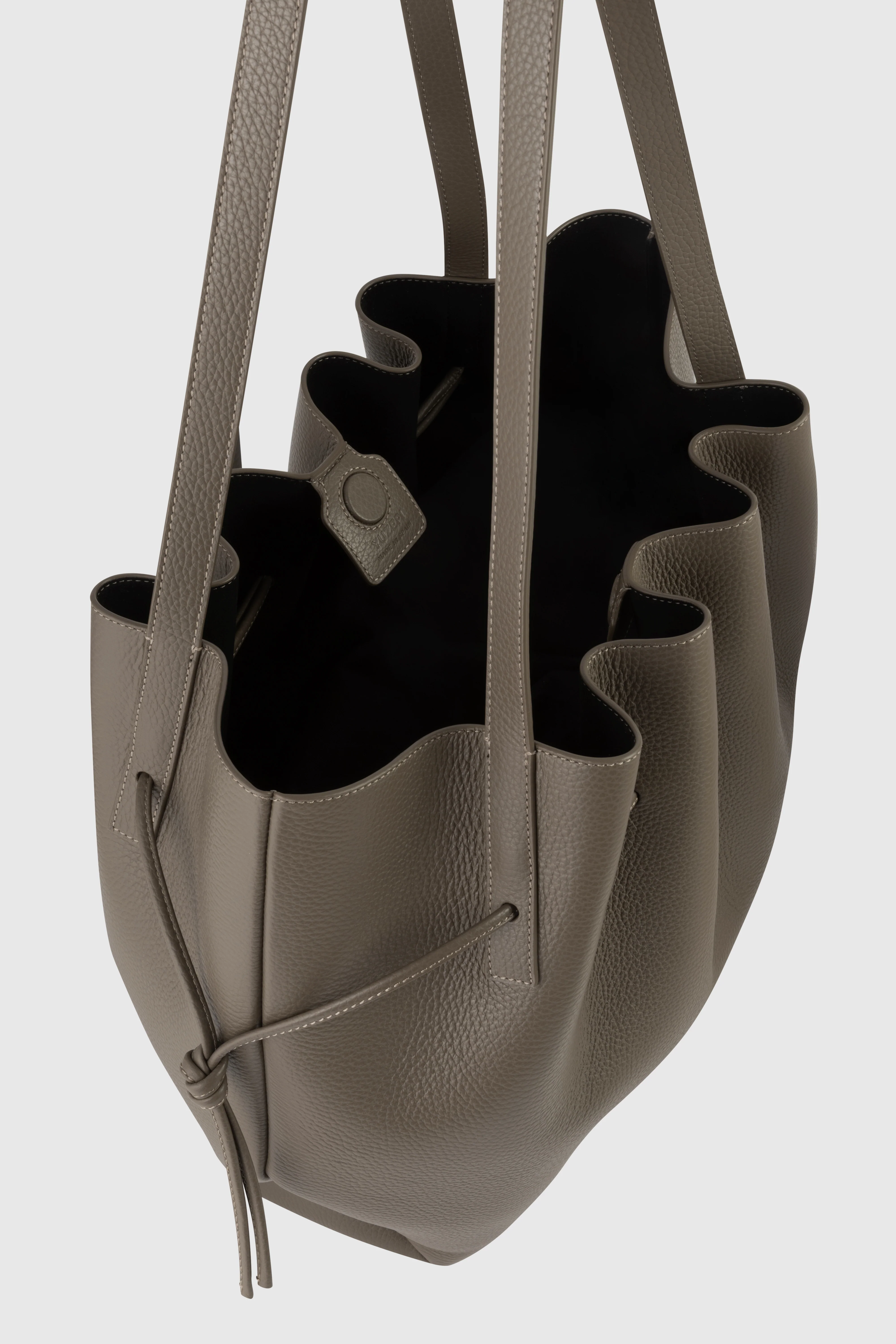 SCALLOP TOTE - TAUPE PEBBLE GRAINED LEATHER - Image 4